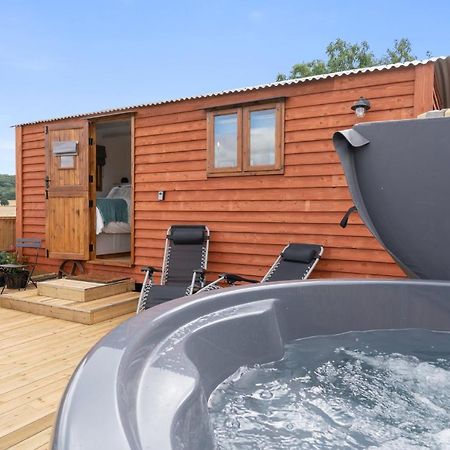 Outbak Shepherds Hut Cheltenham Dış mekan fotoğraf