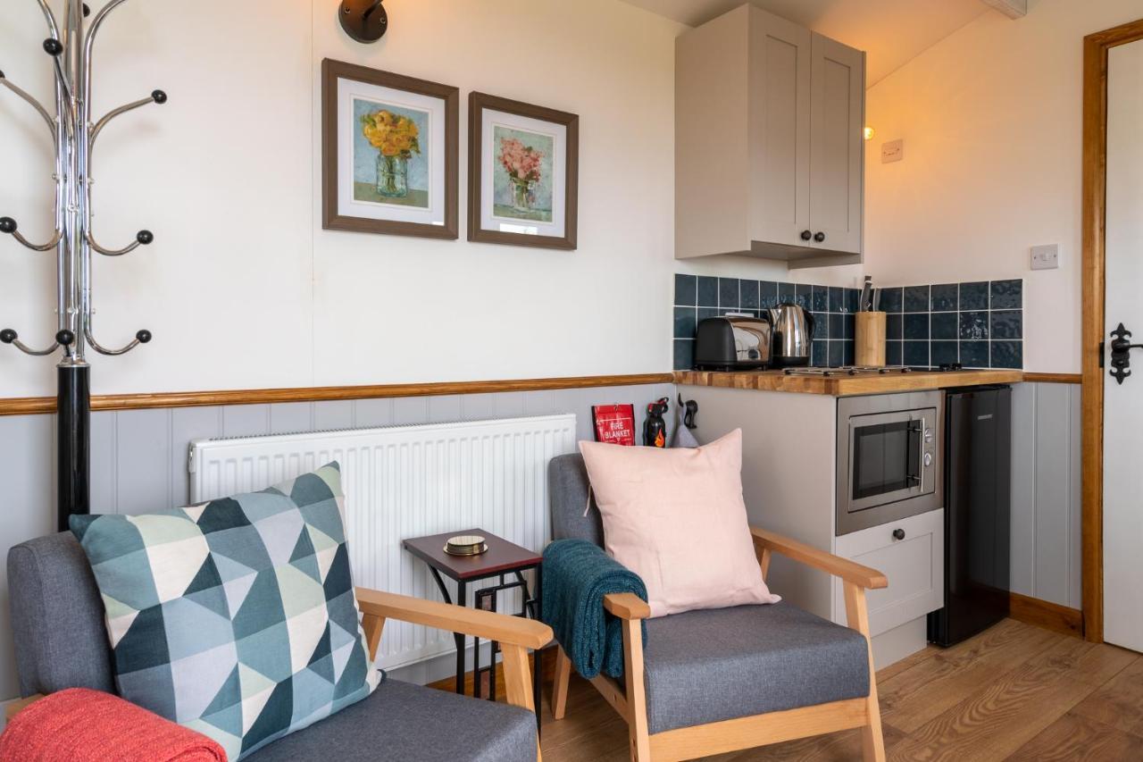 Outbak Shepherds Hut Cheltenham Dış mekan fotoğraf