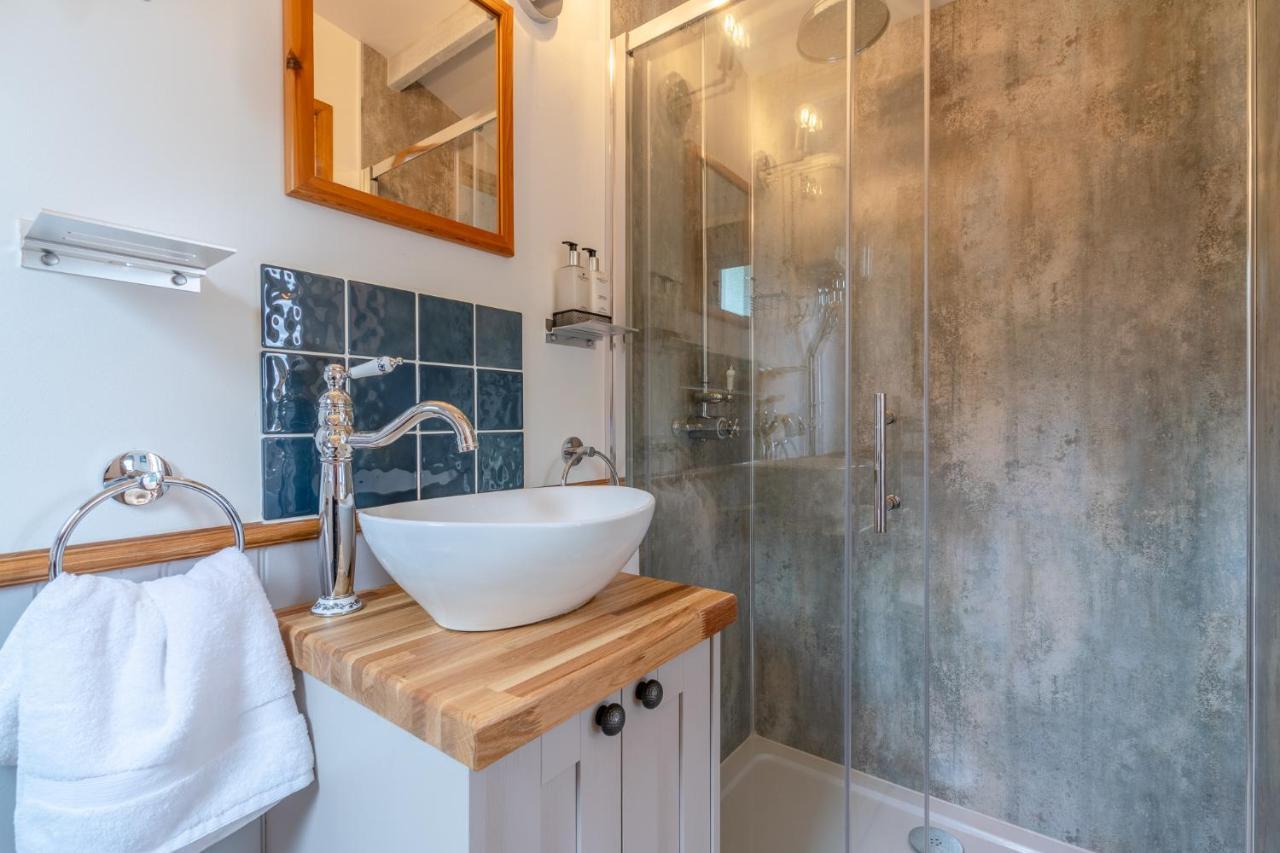 Outbak Shepherds Hut Cheltenham Dış mekan fotoğraf