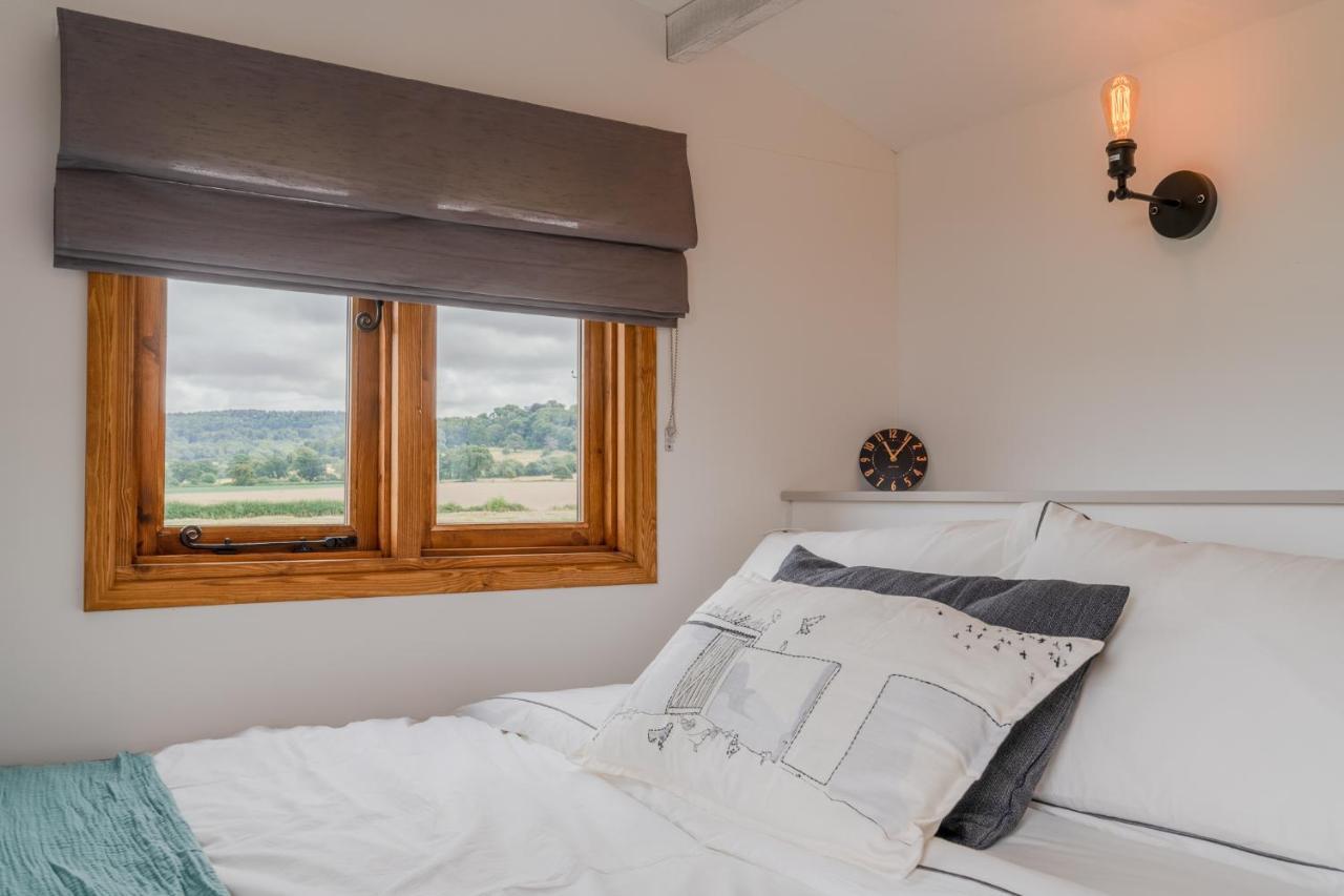 Outbak Shepherds Hut Cheltenham Dış mekan fotoğraf
