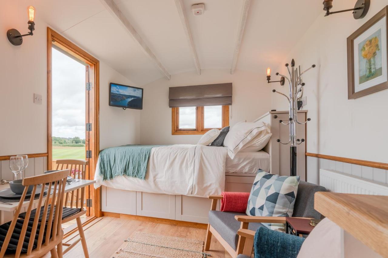 Outbak Shepherds Hut Cheltenham Dış mekan fotoğraf
