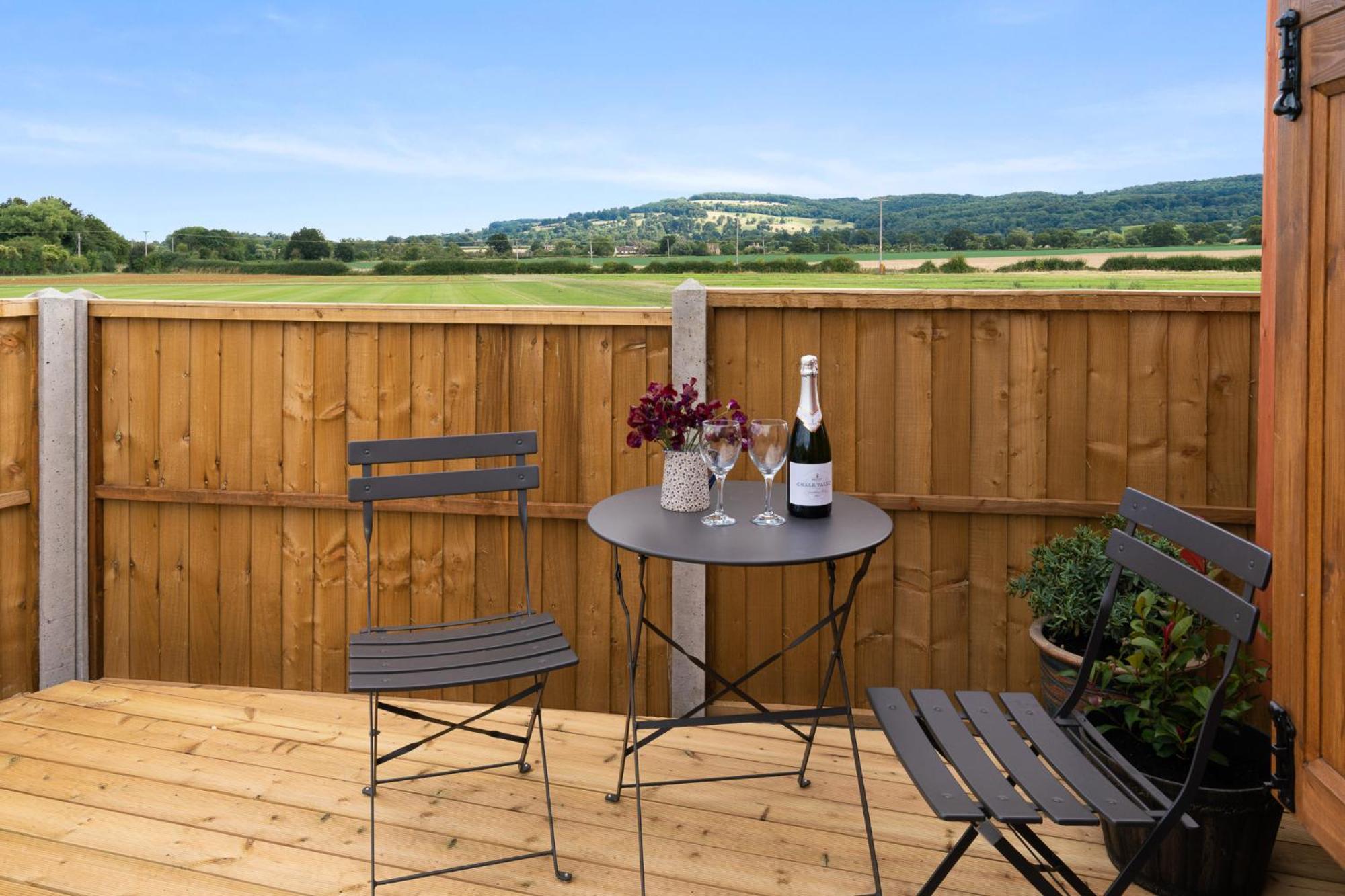 Outbak Shepherds Hut Cheltenham Dış mekan fotoğraf