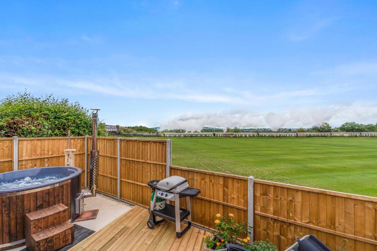 Outbak Shepherds Hut Cheltenham Dış mekan fotoğraf