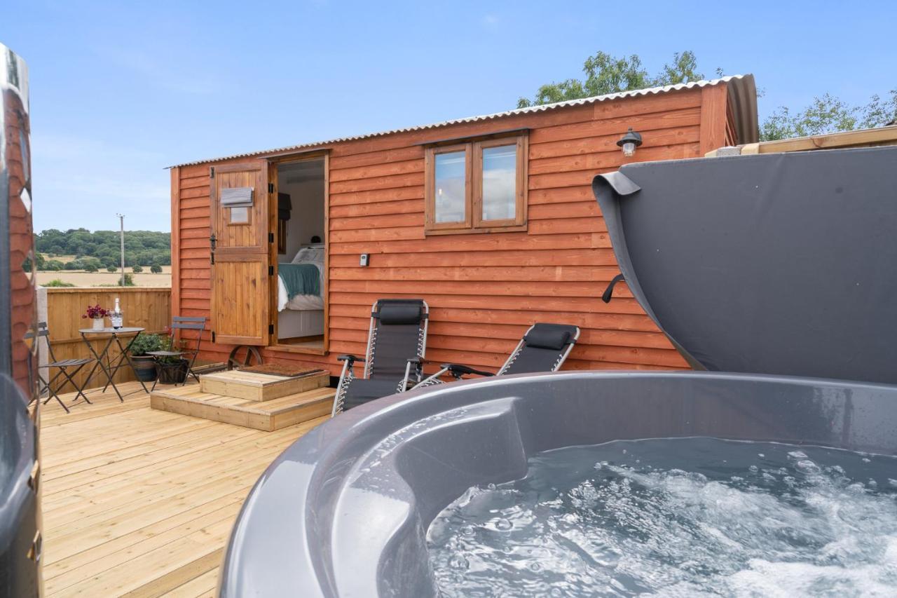 Outbak Shepherds Hut Cheltenham Dış mekan fotoğraf