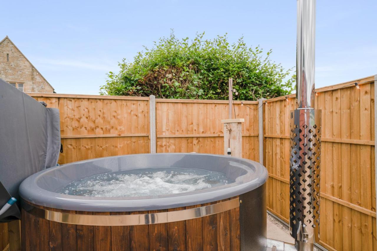 Outbak Shepherds Hut Cheltenham Dış mekan fotoğraf