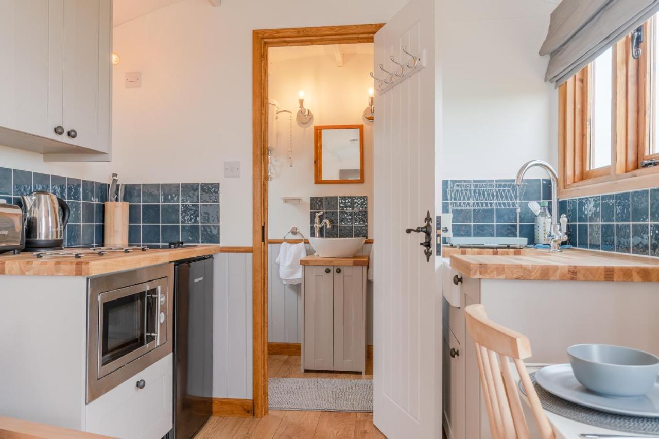 Outbak Shepherds Hut Cheltenham Dış mekan fotoğraf